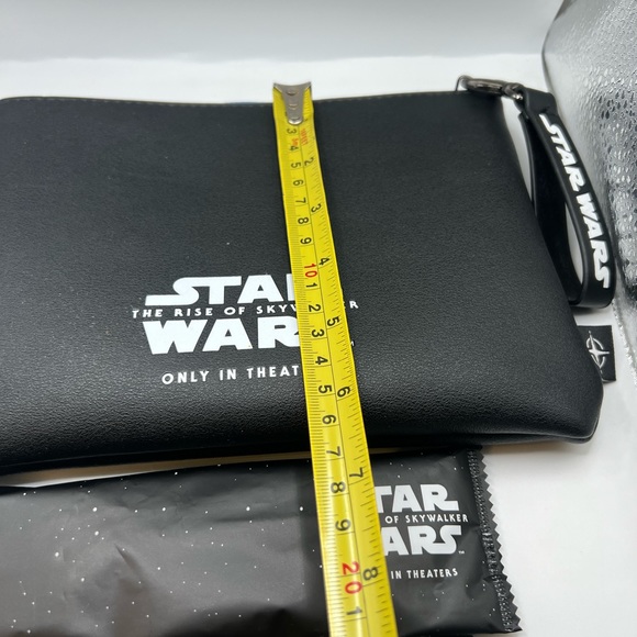 Star Wars x United Airlines Collaboration Pouch With Dental Kit And Earplugs New - Picture 7 of 9